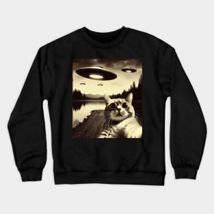 Cat selfie with UFO Crewneck Sweatshirt